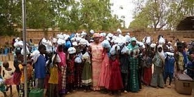 Distribution de vivres aux enfants des personnes déplacées internes et hôtes