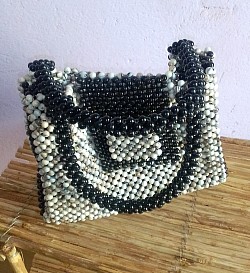 Sac à main en perles produit par les femmes PDI et hôtes